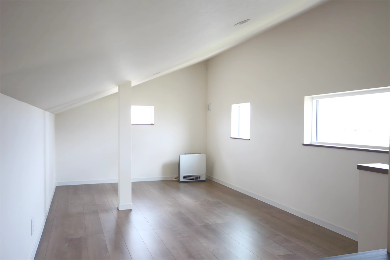 勾配天井の小屋裏スペース