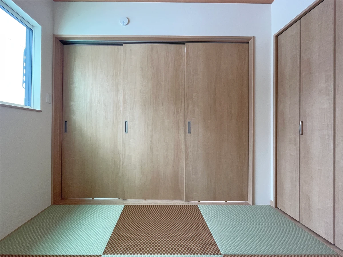 アースカラーのナチュラルな和室
