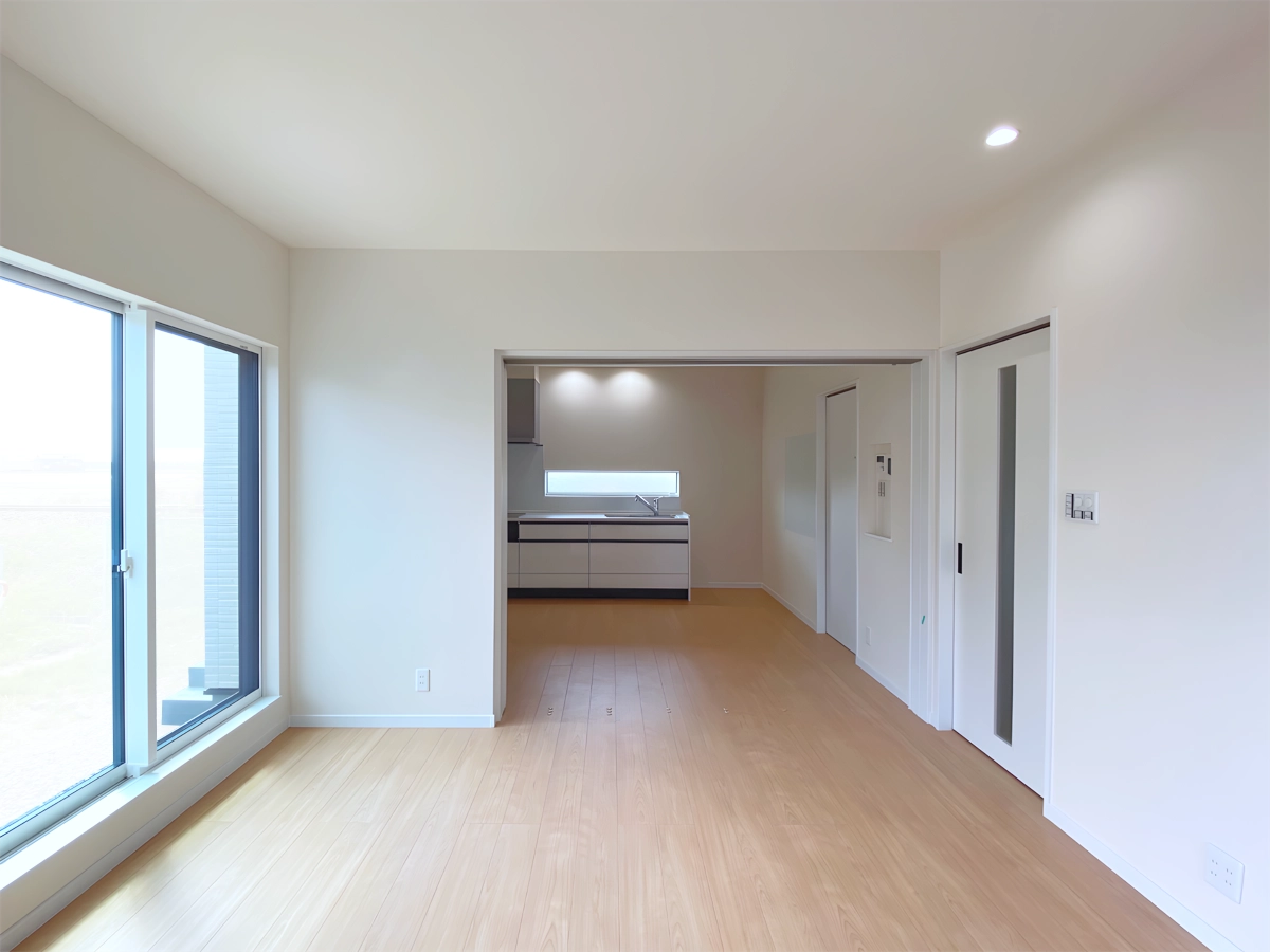 リビングの扉を開けることで広く使えるLDK