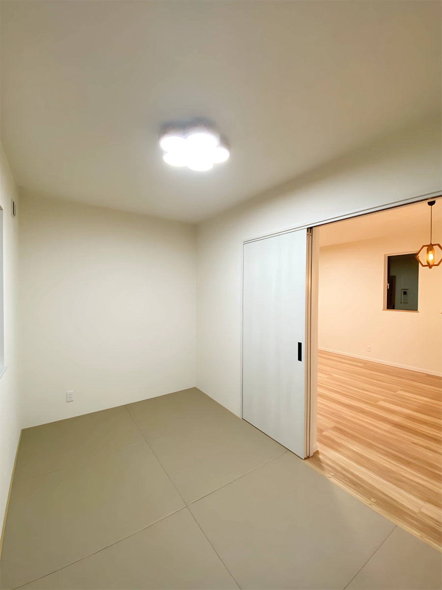 ほっとできる和室になじむ可愛いお花型の照明