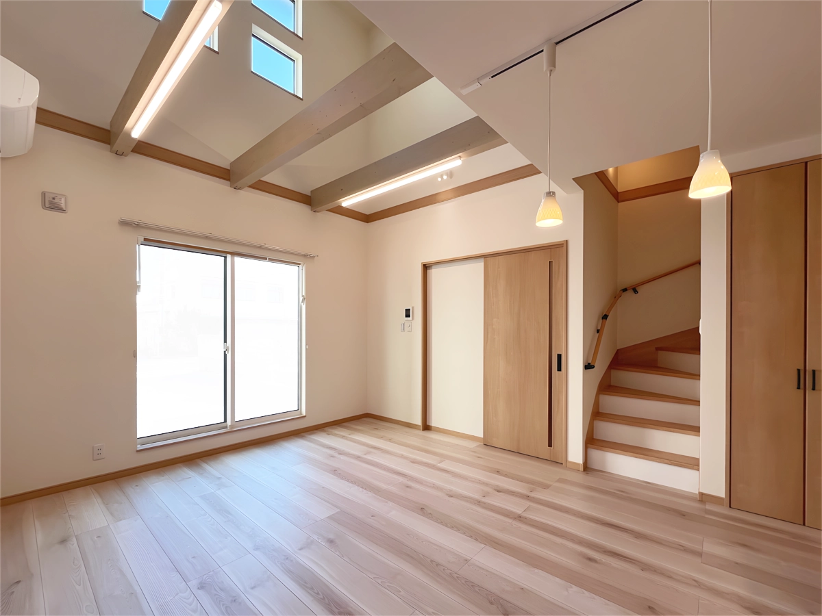やさしい光が降り注ぐ、ほっとできる家