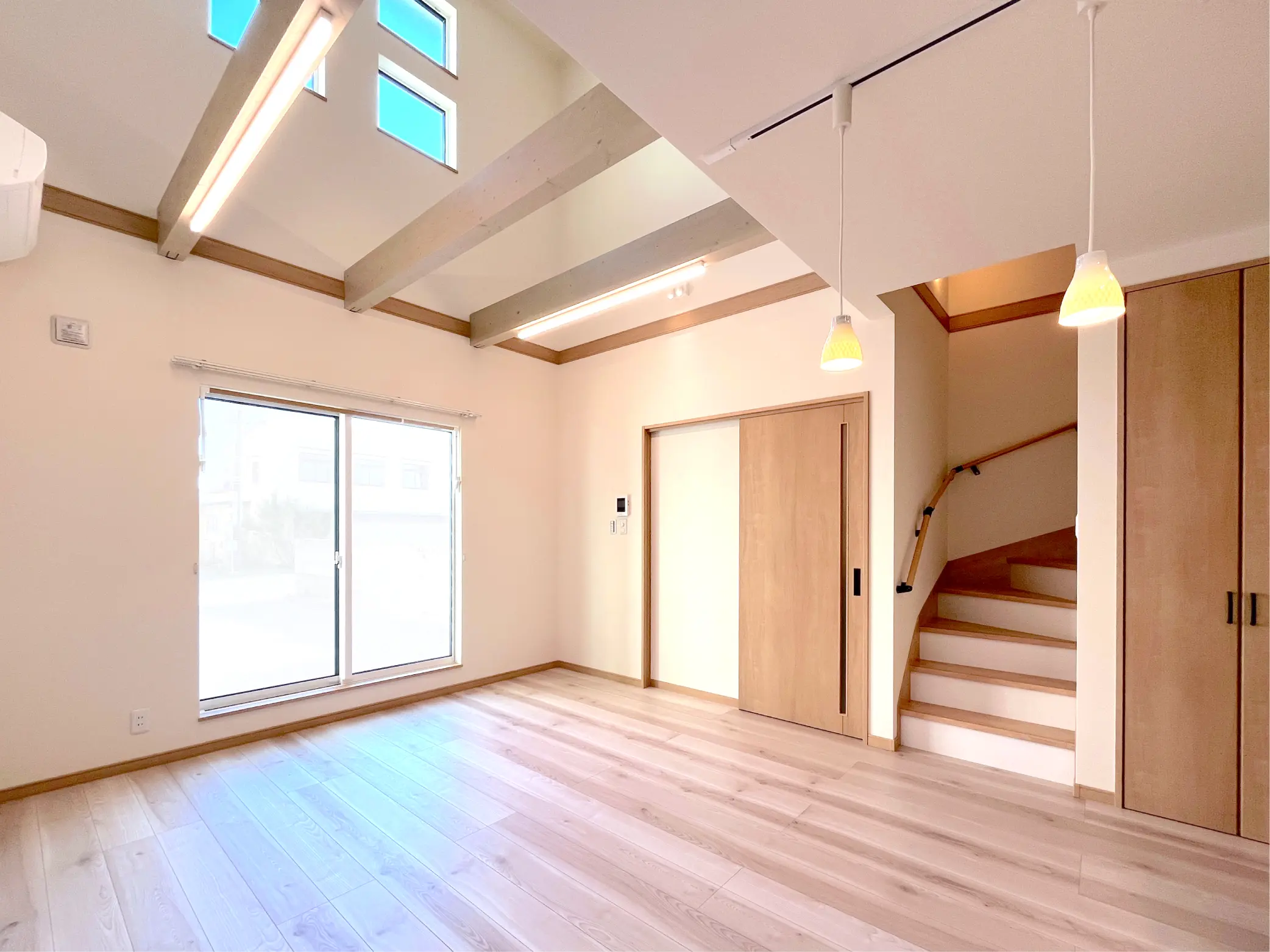 やさしい光が降り注ぐ、ほっとできる家