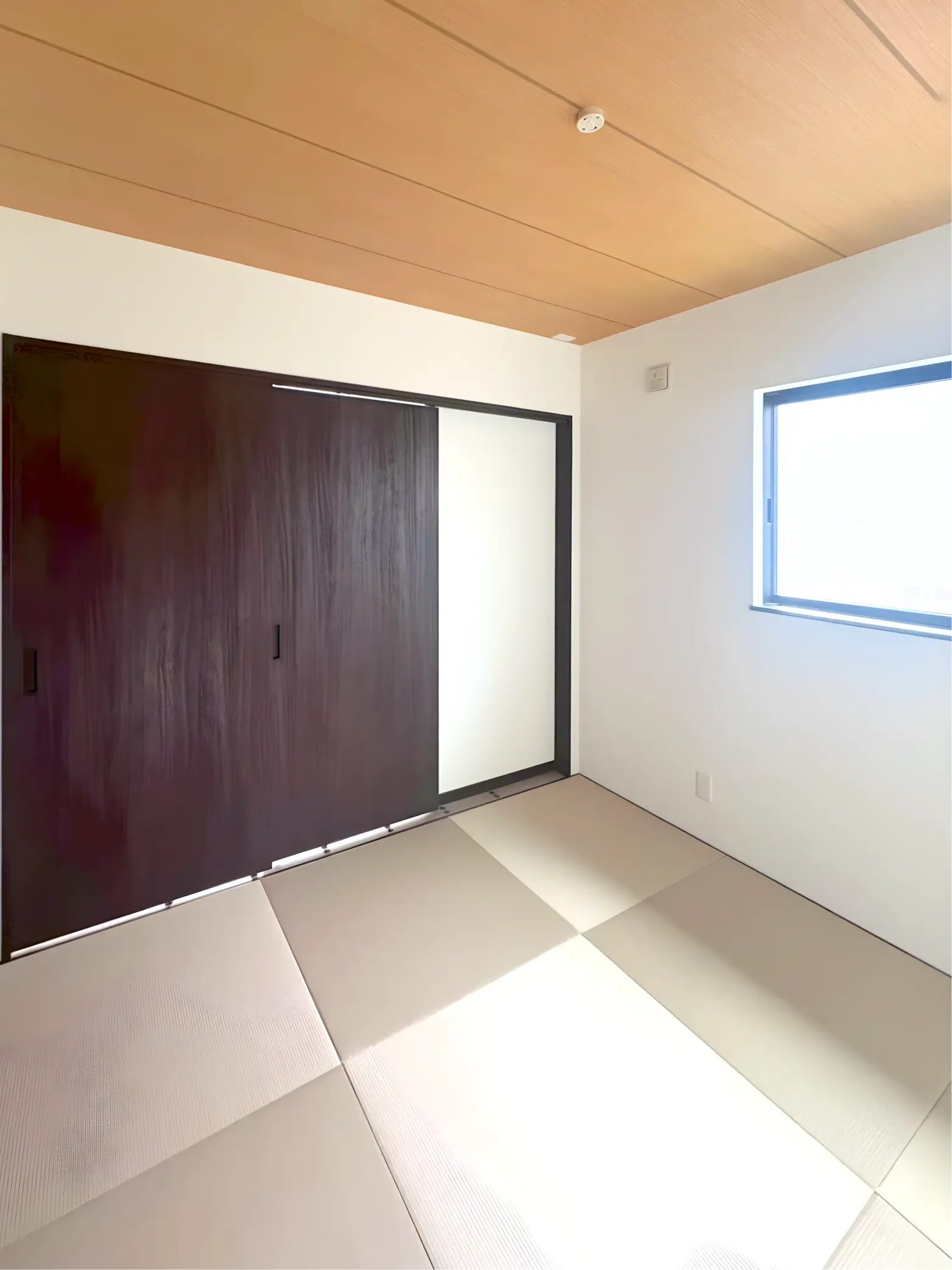 あたたかみのあるモカベージュの和室