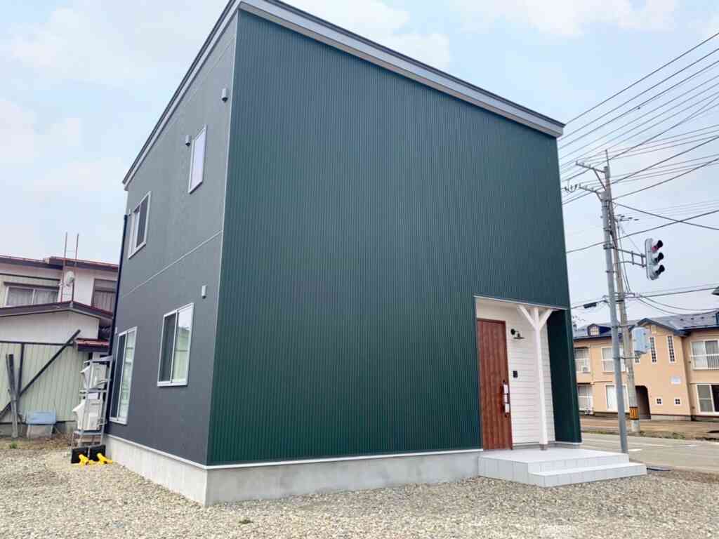 会場 大仙市大曲田町 事前予約制 4 29 木 5 3 月 のgw期間中 リビングに6帖の タタミルーム が隣接する4ldkのお家の見学会を開催します 和モダンを意識したインテリアも見どころです 秋田市の新築建売住宅 マスターピース 平屋 建て替え 分譲住宅